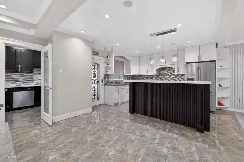 9543 119A STREET - photo 3 of 37
