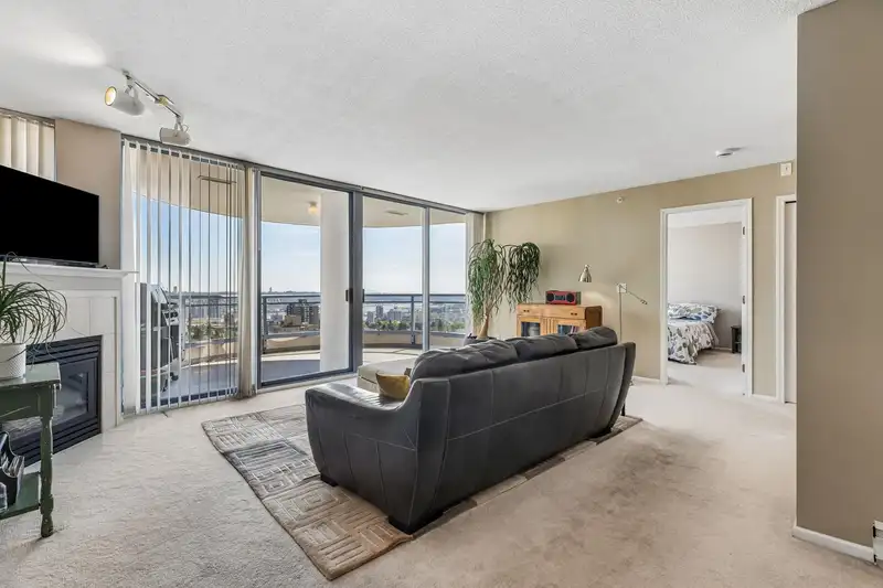 1604 739 PRINCESS STREET - photo 2 of 37