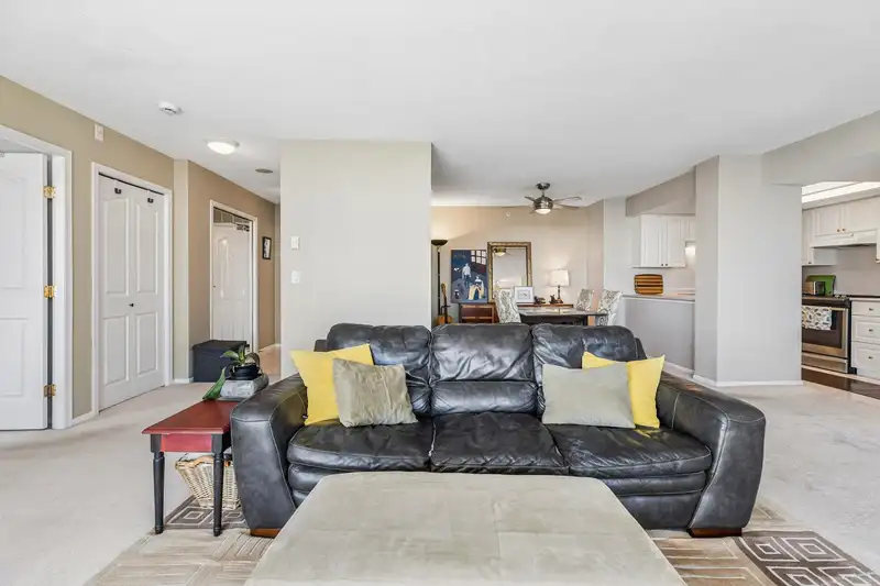 1604 739 PRINCESS STREET - photo 3 of 37