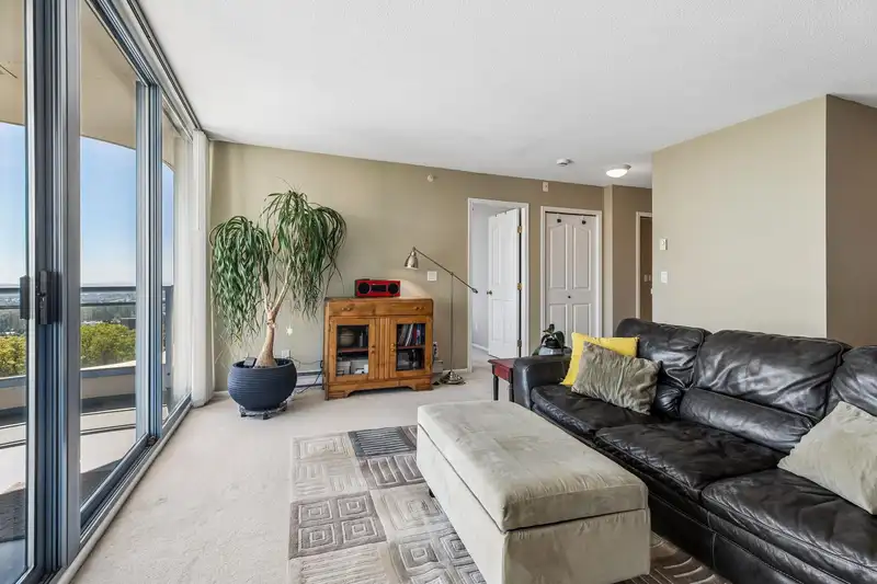 1604 739 PRINCESS STREET - photo 4 of 37