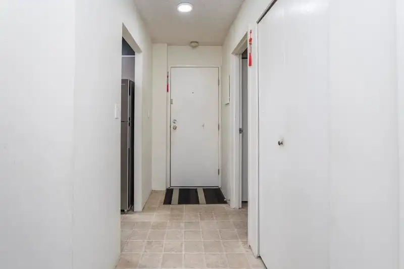 209 9300 PARKSVILLE DRIVE - photo 2 of 28