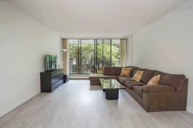 209 9300 PARKSVILLE DRIVE - photo 4 of 28