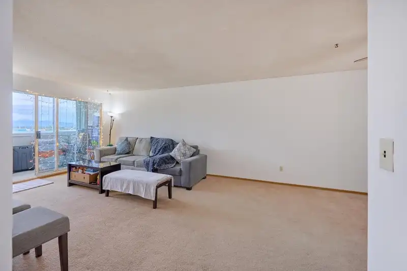 311 7175 134 STREET - photo 2 of 22