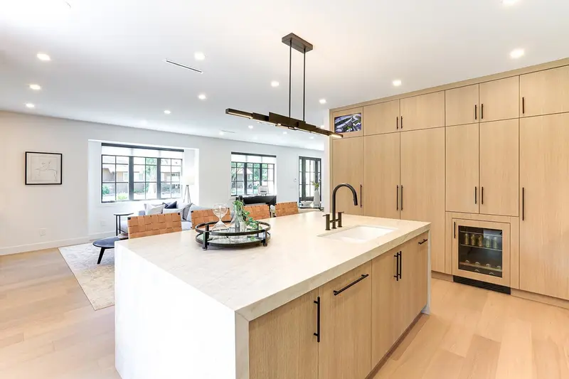 6009 16 AVENUE - photo 4 of 25