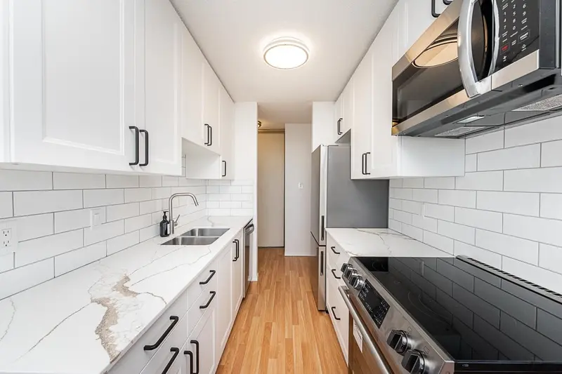 307 320 ROYAL AVENUE - photo 3 of 25