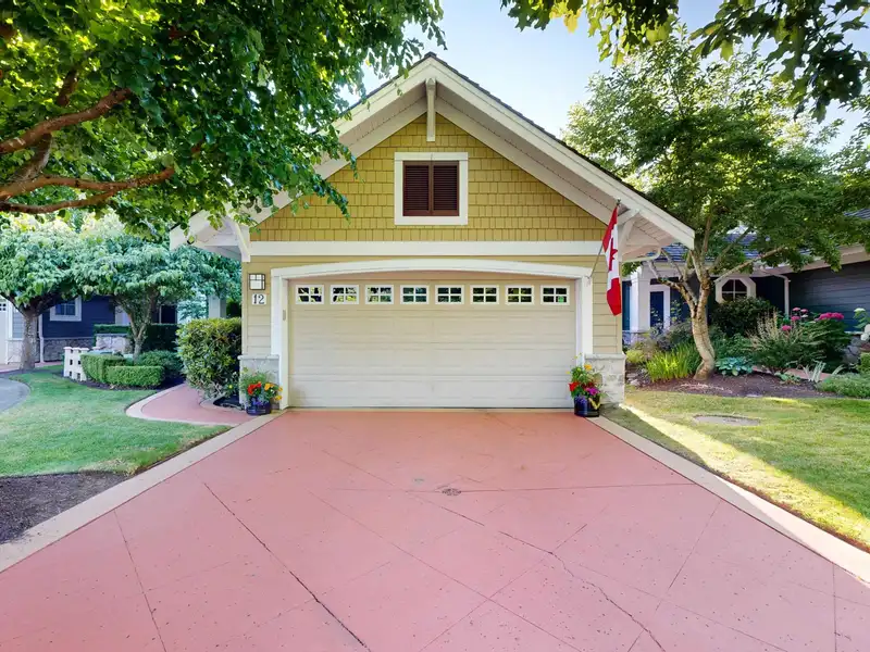 12 15055 20 AVENUE - photo 1 of 30