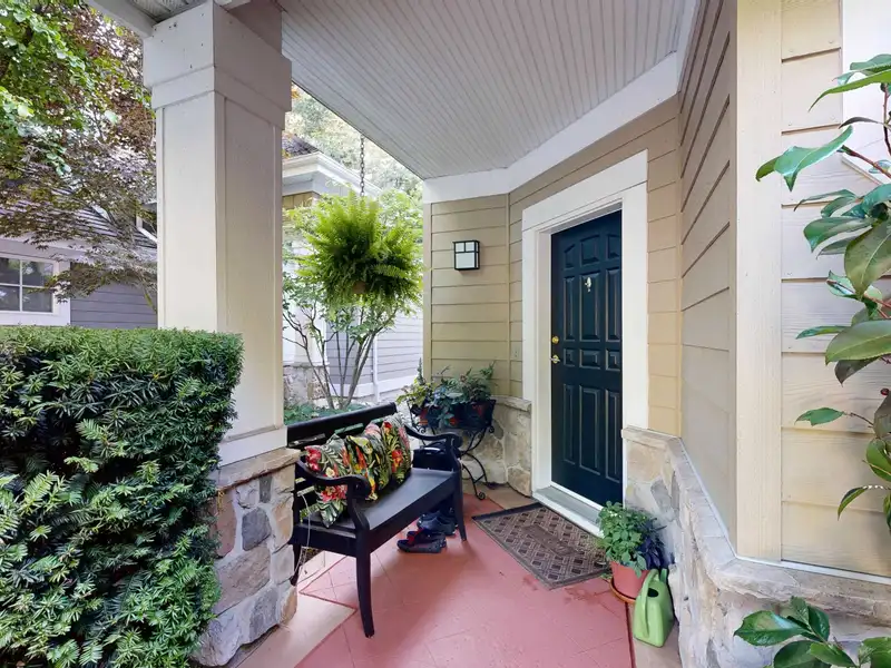 12 15055 20 AVENUE - photo 2 of 30