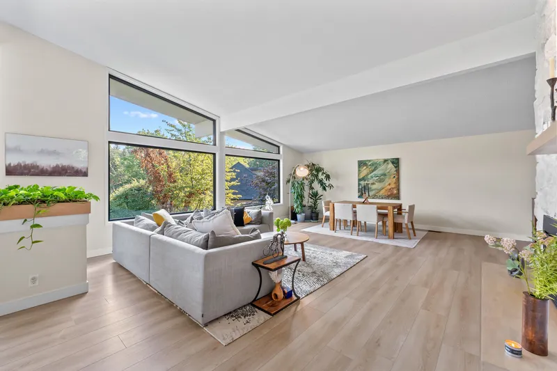 8 HALSS CRESCENT - photo 2 of 24