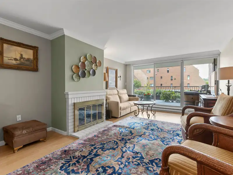 105 4815 48 AVENUE - photo 4 of 40