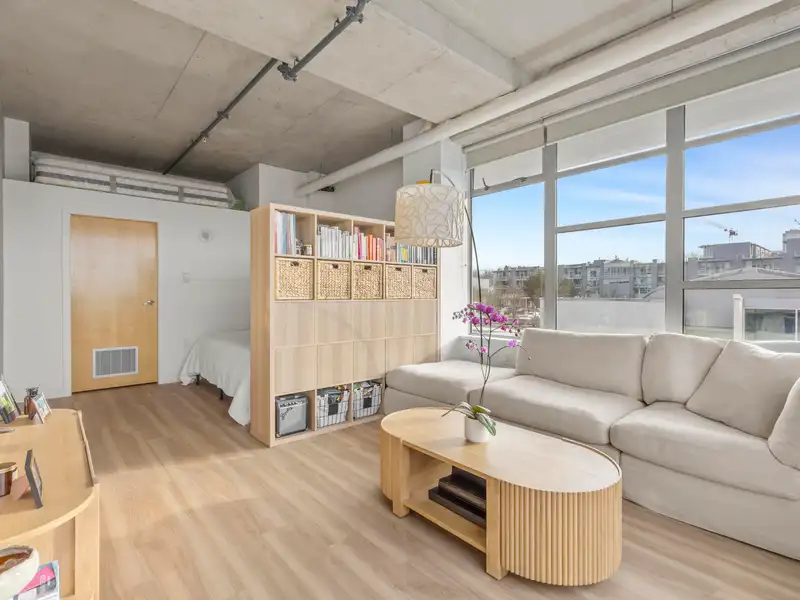 502 495 W 6 AVENUE - photo 2 of 25
