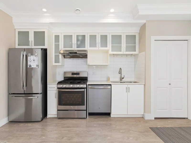 102 4577 SLOCAN STREET - photo 4 of 25