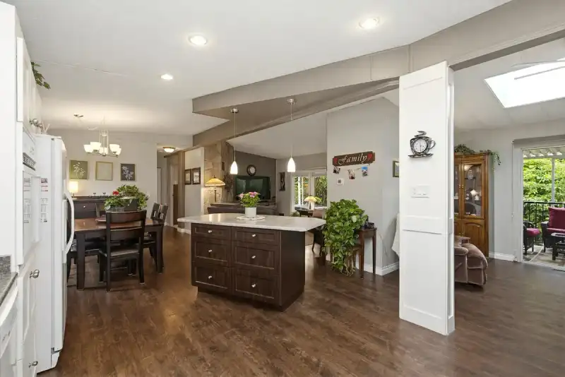 6 27111 0 AVENUE - photo 1 of 34