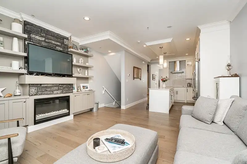 3 15118 THRIFT AVENUE - photo 3 of 34