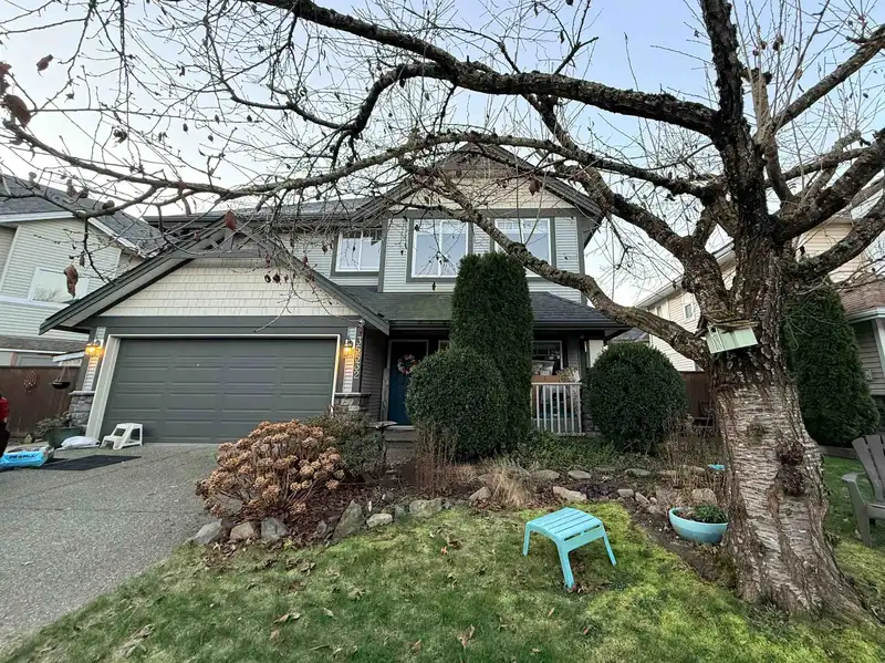 35532 ANGUS CRESCENT - photo 1 of 2