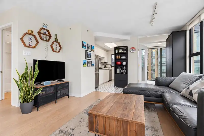 1405 1155 HOMER STREET - photo 3 of 14