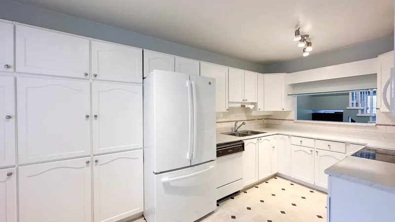 304 7251 MINORU BOULEVARD - photo 3 of 25