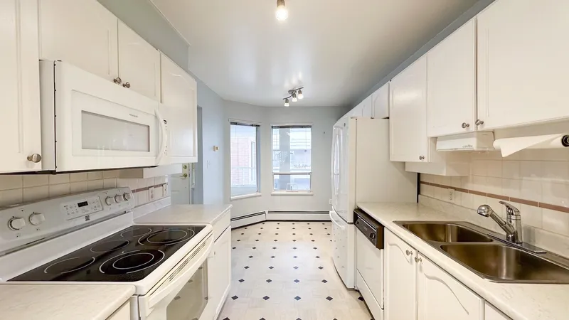 304 7251 MINORU BOULEVARD - photo 4 of 25