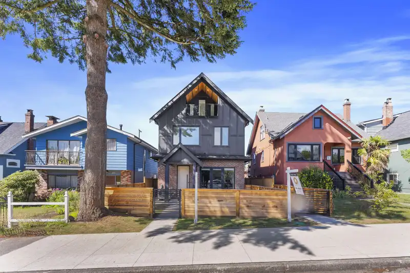 2551 TRIUMPH STREET - photo 2 of 30