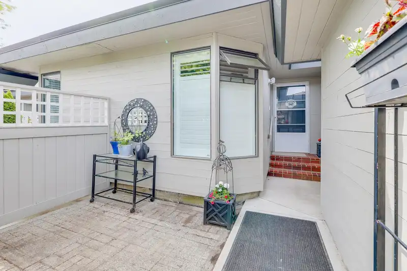 4 14235 18A AVENUE - photo 2 of 40