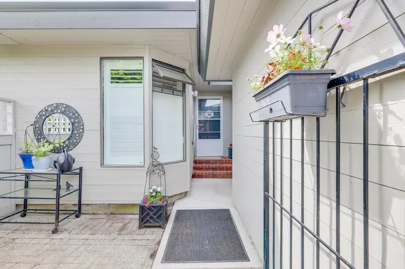 4 14235 18A AVENUE - photo 3 of 40