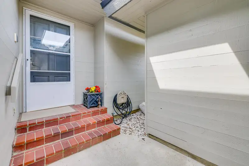 4 14235 18A AVENUE - photo 4 of 40