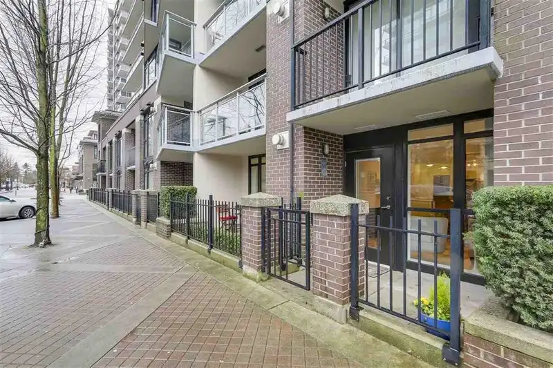 104 175 W 1ST STREET - photo 1 of 32