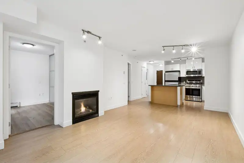 104 175 W 1ST STREET - photo 4 of 32