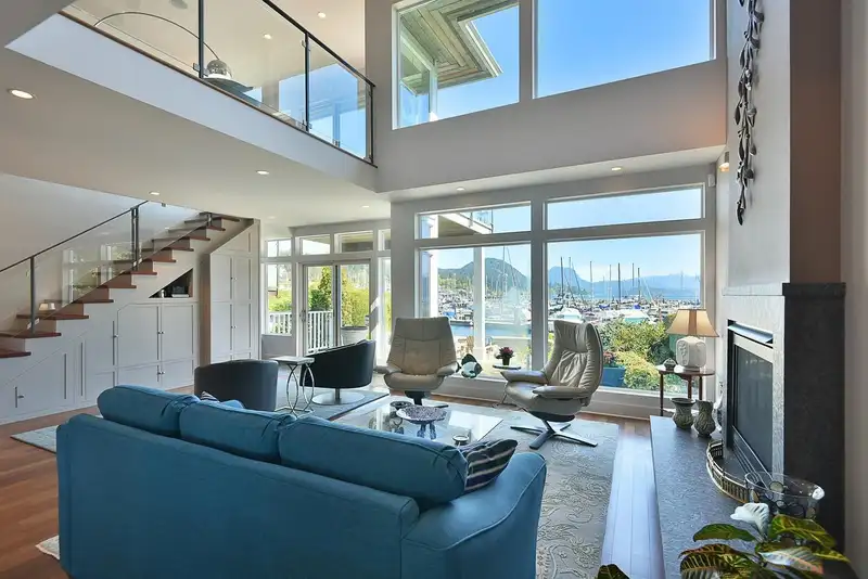 664 BAY ROAD - photo 4 of 32