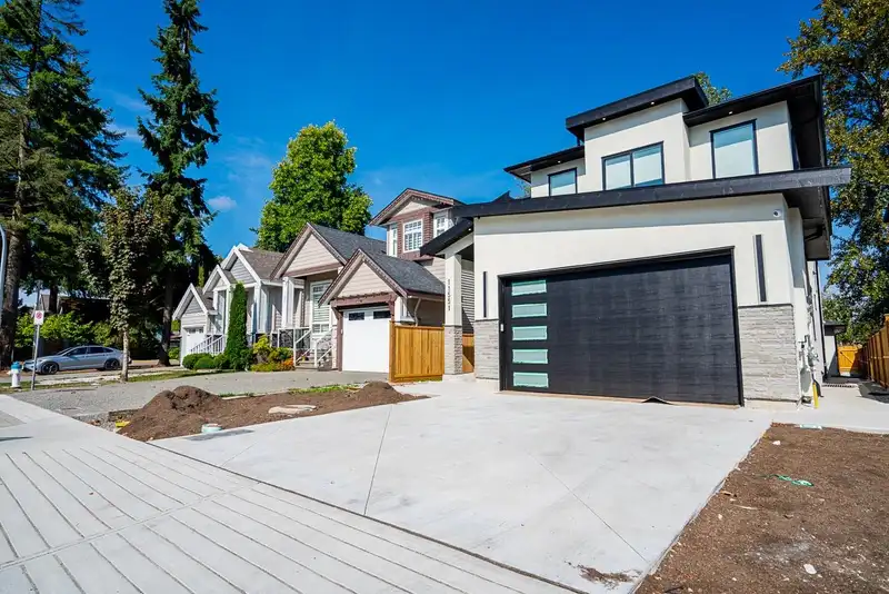 11551 80 AVENUE - photo 3 of 40