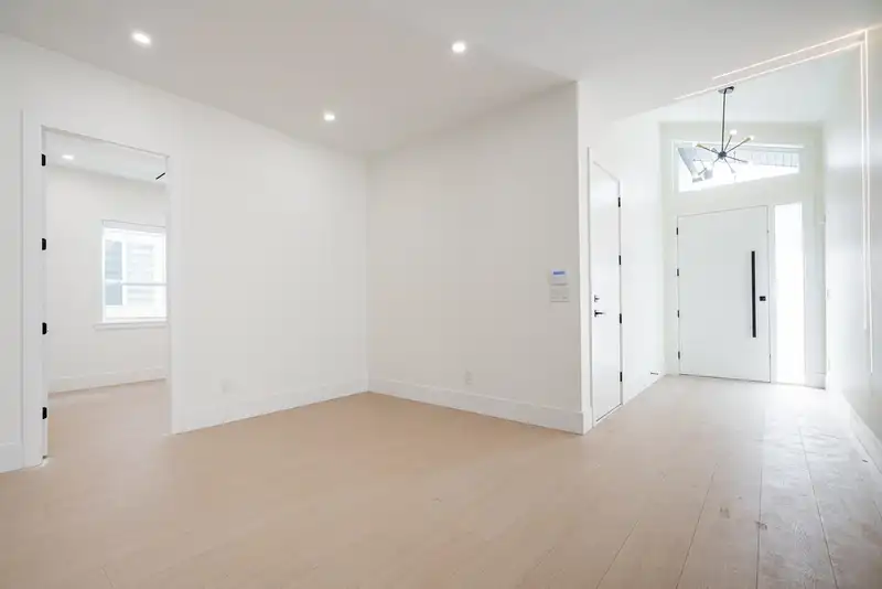 11551 80 AVENUE - photo 4 of 40