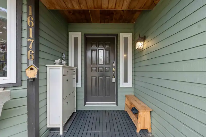 16176 78B AVENUE - photo 2 of 40