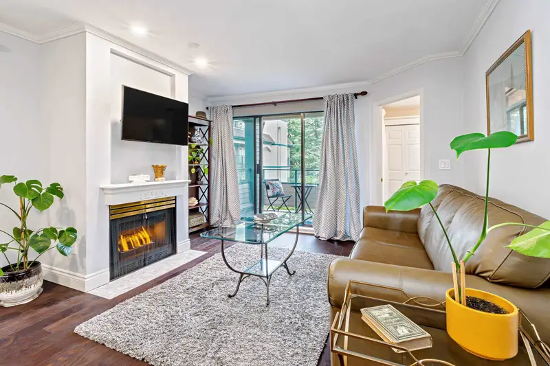 305 2925 GLEN DRIVE - photo 2 of 24