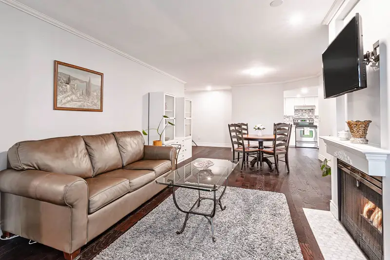 305 2925 GLEN DRIVE - photo 4 of 24