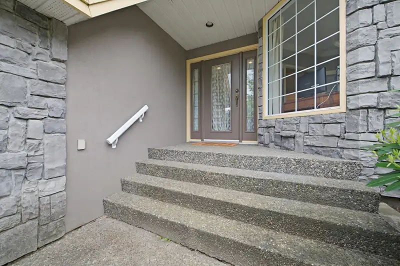 20566 89B AVENUE - photo 2 of 40