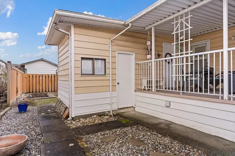 101 9055 ASHWELL ROAD - photo 4 of 32