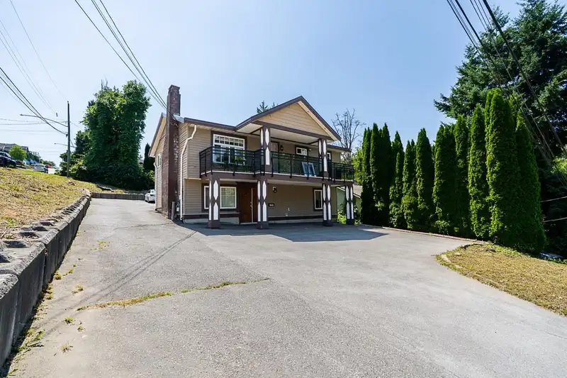 12892 111 AVENUE - photo 2 of 34