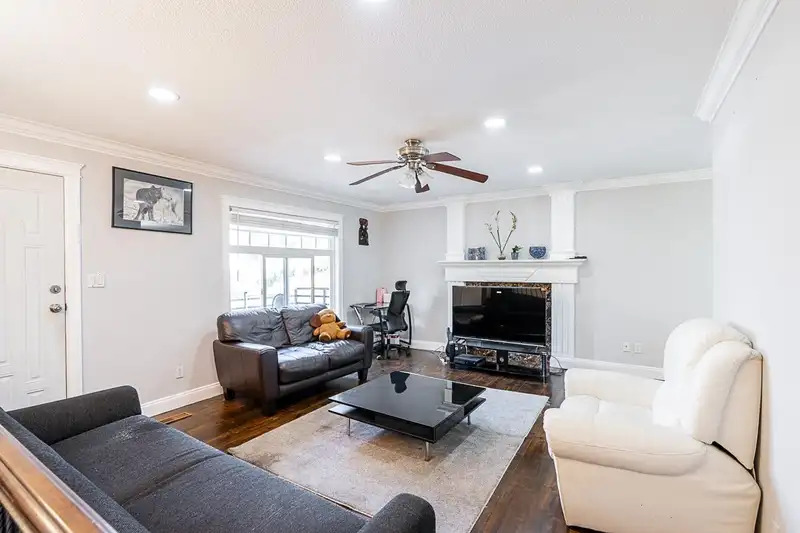 12892 111 AVENUE - photo 3 of 34