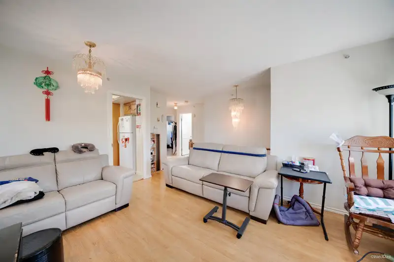 4502 NANAIMO STREET - photo 4 of 17