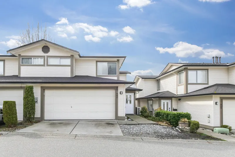 22 20881 87 AVENUE - photo 1 of 25