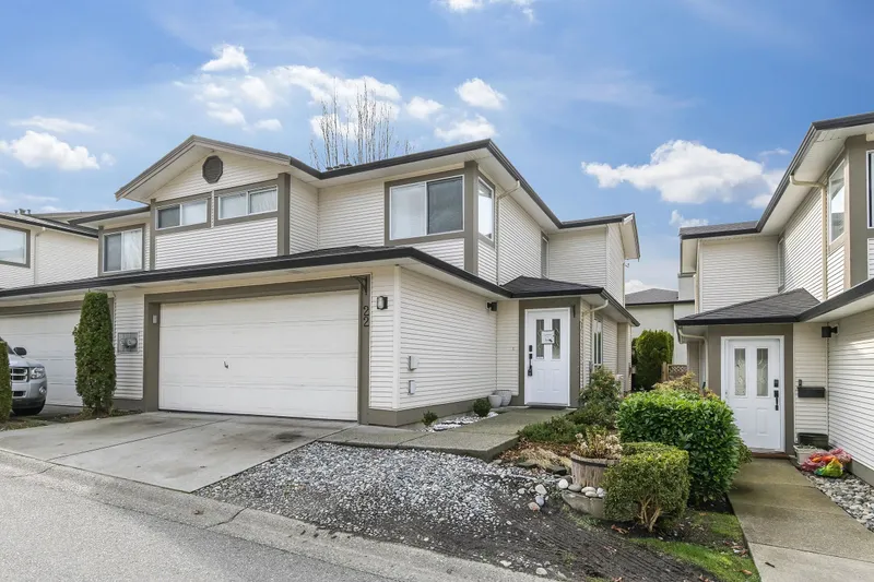 22 20881 87 AVENUE - photo 2 of 25