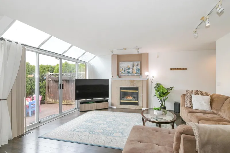 22 20881 87 AVENUE - photo 4 of 25