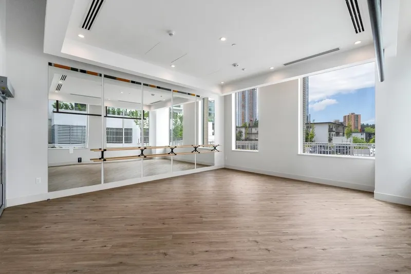 2303 6537 TELFORD AVENUE - photo 4 of 25