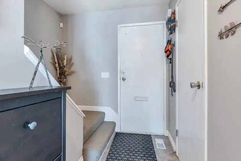 66 10806 152 STREET - photo 2 of 24