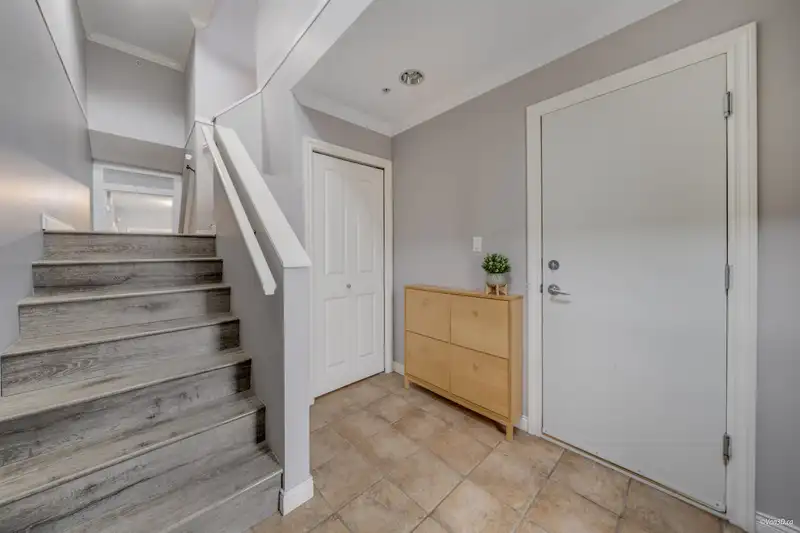 1 2039 CLARKE STREET - photo 2 of 22