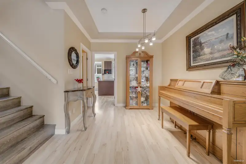 1 2039 CLARKE STREET - photo 4 of 22