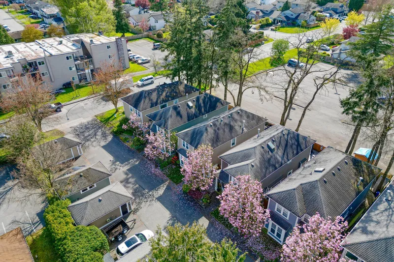 5681 47A AVENUE - photo 4 of 25