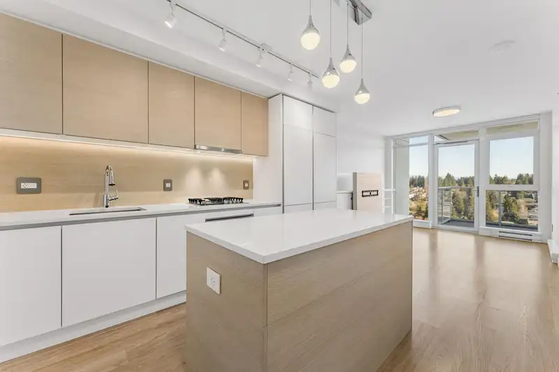 1808 525 FOSTER AVENUE - photo 1 of 29