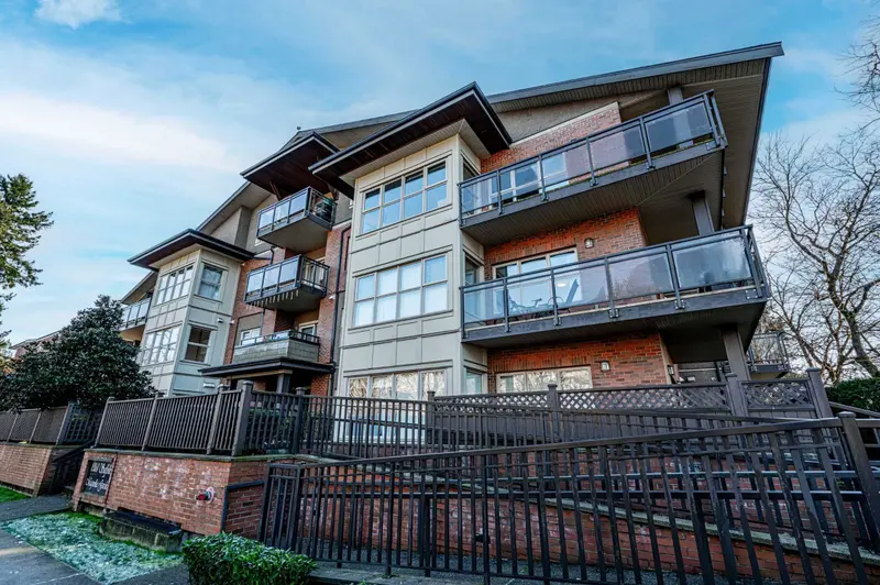 203 1988 SUFFOLK AVENUE - photo 3 of 24