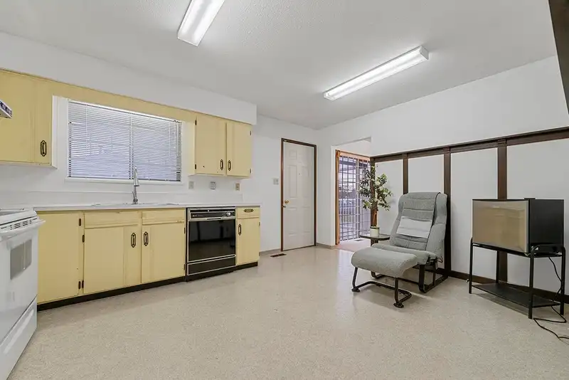 4991 CABOT DRIVE - photo 3 of 40