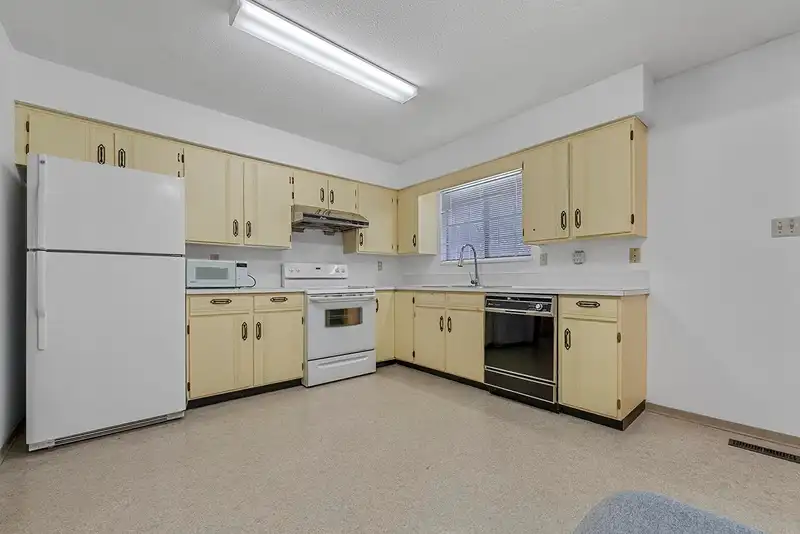 4991 CABOT DRIVE - photo 4 of 40